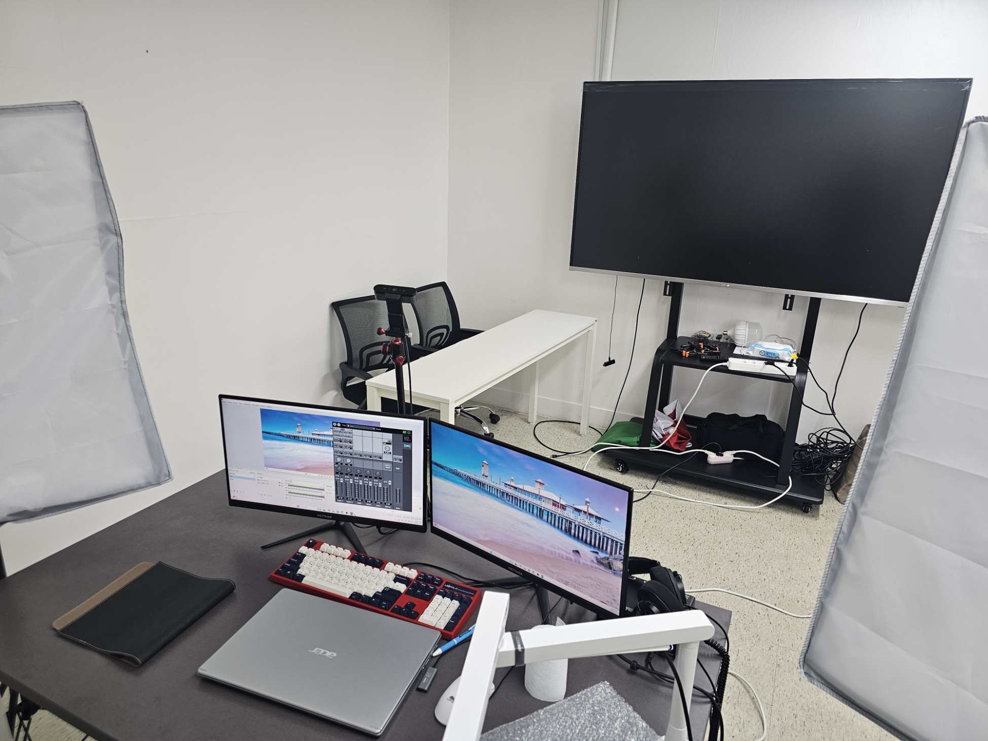 원컴 강의 방송 + 조명세팅 + 카메라 필터 세팅 + 방송 점검